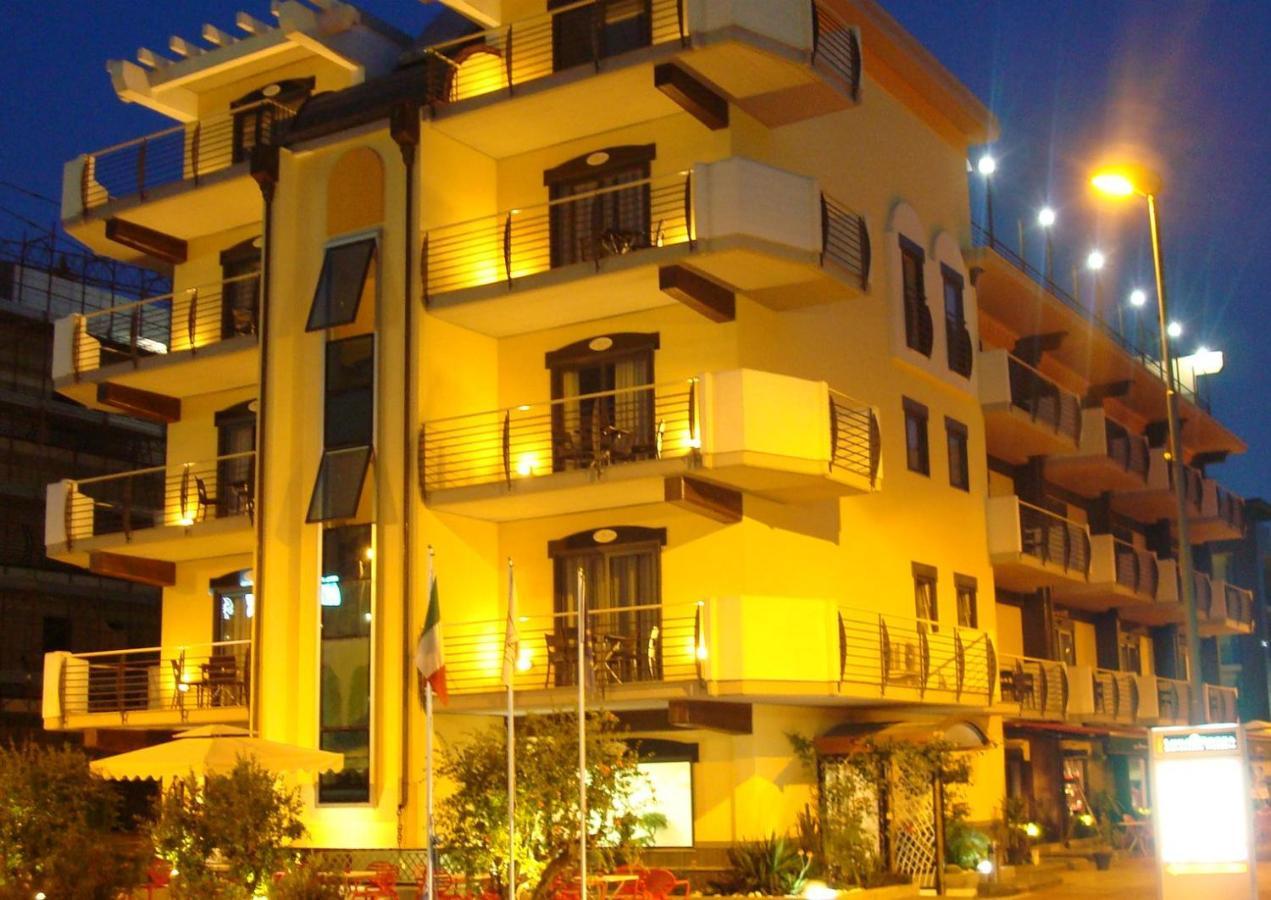 Rama Palace Hotel Casalnuovo Di Napoli Exterior photo